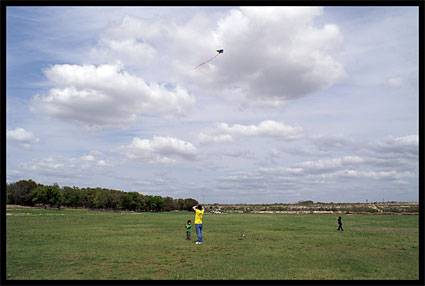 20070326_kites.jpg border=0 width=425 height=286 
